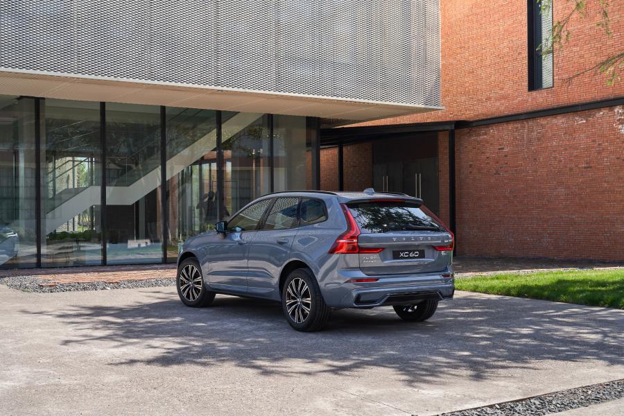  Volvo XC60 B5 AWD R-Design 2021 года  (CN) (фото 13 из 15)